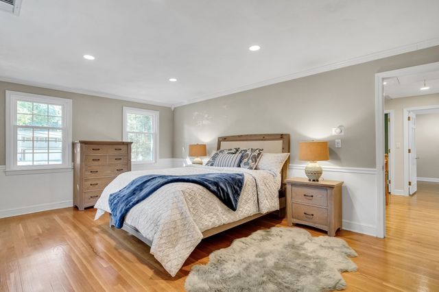 8 Barry Dr, Framingham, MA 01702