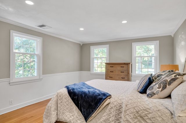 8 Barry Dr, Framingham, MA 01702