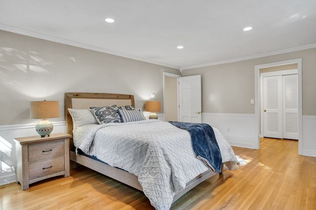 8 Barry Dr, Framingham, MA 01702