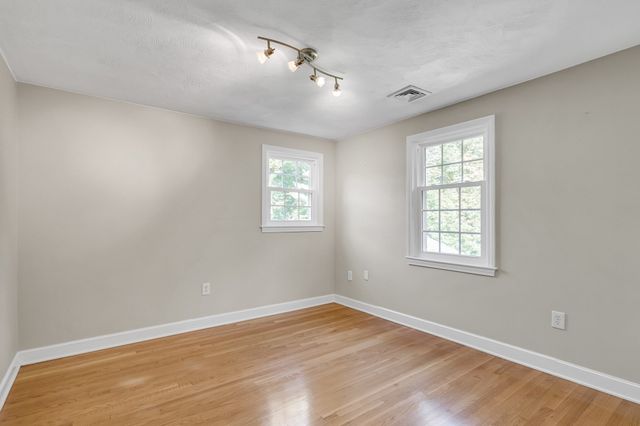 8 Barry Dr, Framingham, MA 01702