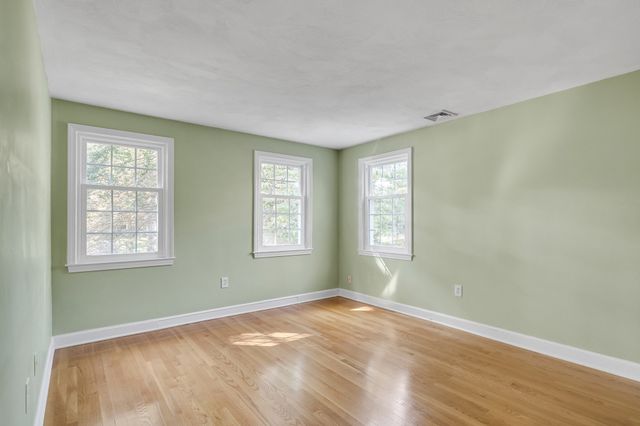 8 Barry Dr, Framingham, MA 01702