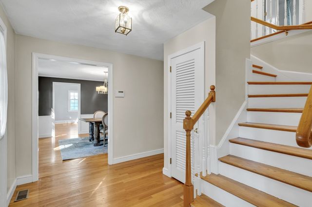 8 Barry Dr, Framingham, MA 01702
