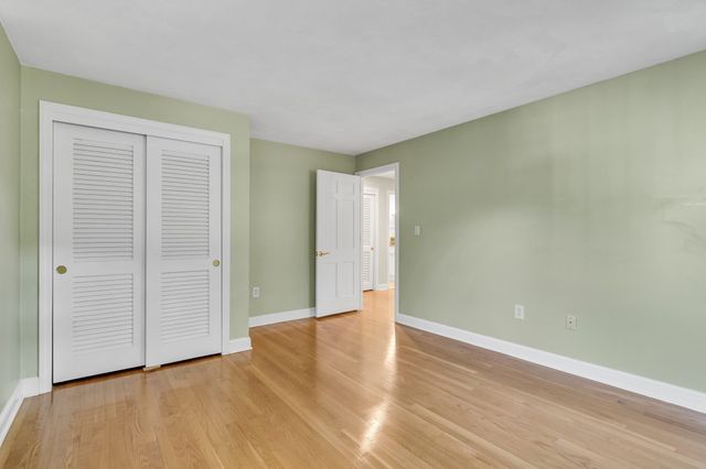 8 Barry Dr, Framingham, MA 01702