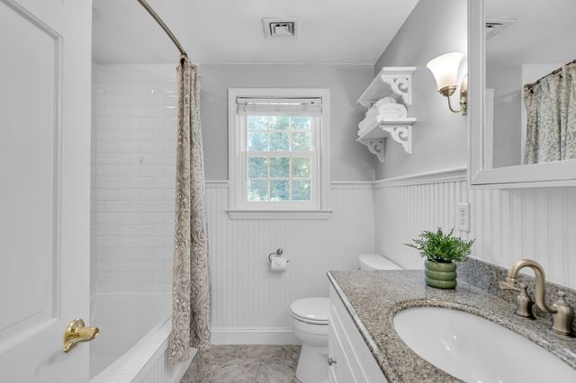 8 Barry Dr, Framingham, MA 01702