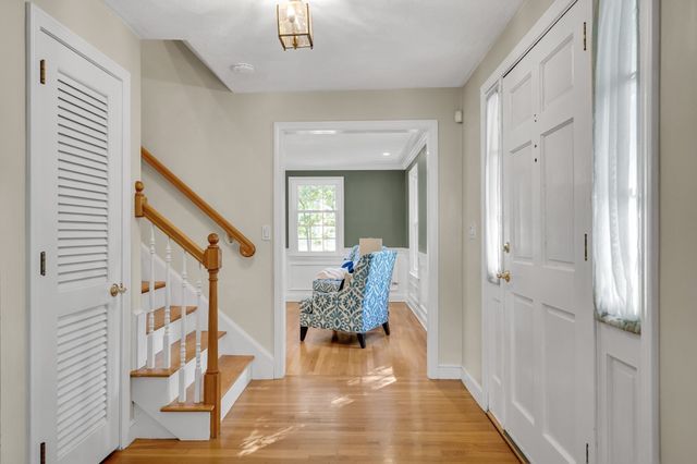 8 Barry Dr, Framingham, MA 01702