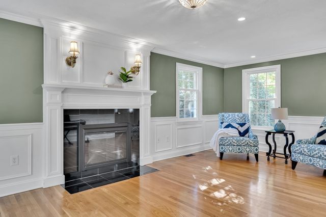 8 Barry Dr, Framingham, MA 01702
