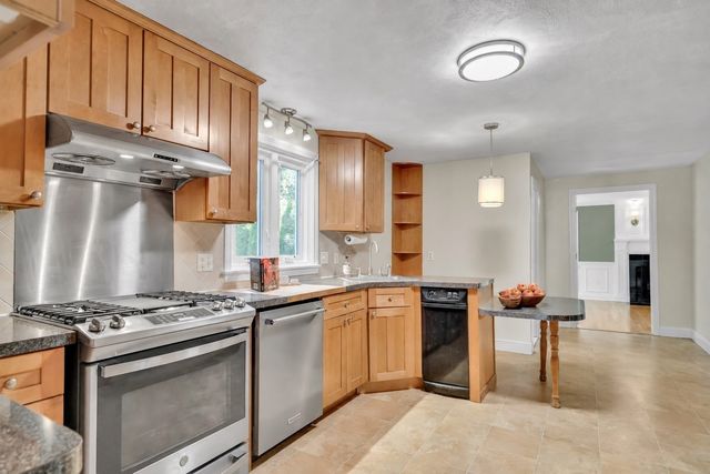 8 Barry Dr, Framingham, MA 01702