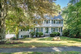 8 Barry Dr, Framingham, MA 01702