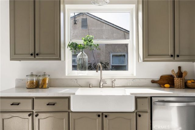 16124 S Hoover Street, Gardena, CA 90247