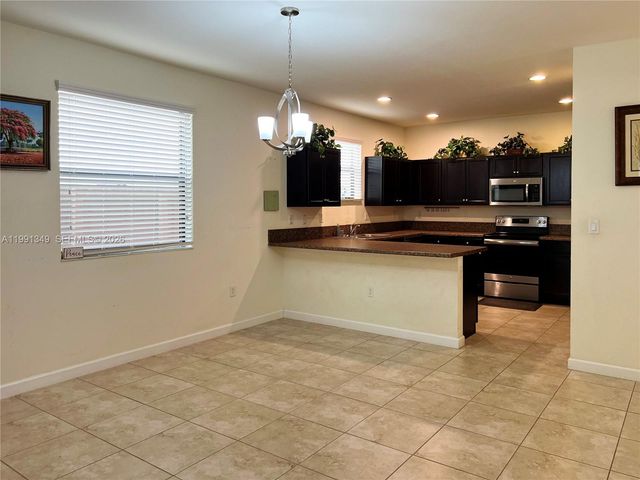 422 SE 34th Ter 422, Homestead, FL 33033