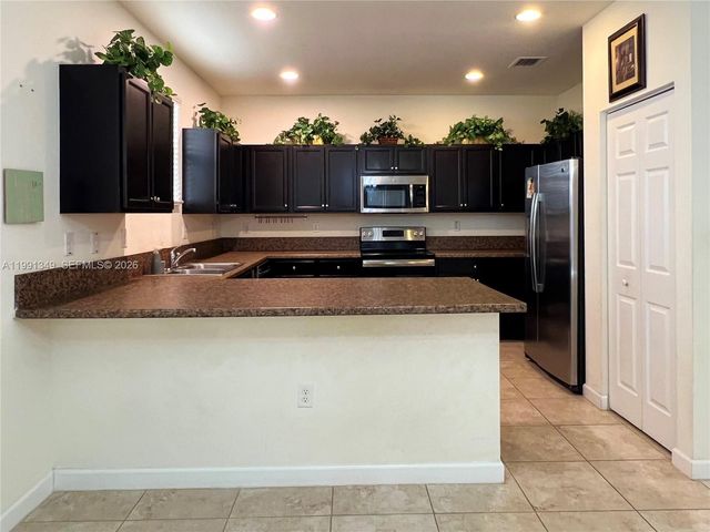 422 SE 34th Ter 422, Homestead, FL 33033