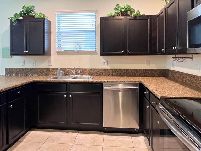 422 SE 34th Ter 422, Homestead, FL 33033