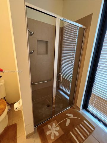 422 SE 34th Ter 422, Homestead, FL 33033