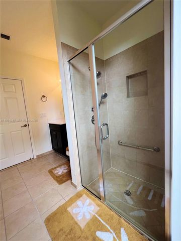 422 SE 34th Ter 422, Homestead, FL 33033