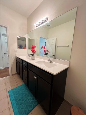 422 SE 34th Ter 422, Homestead, FL 33033