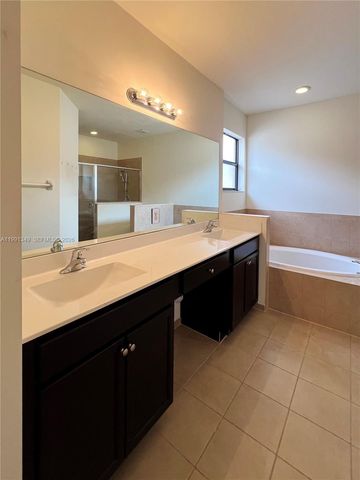 422 SE 34th Ter 422, Homestead, FL 33033