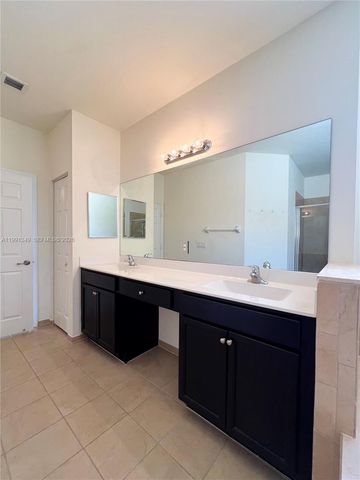 422 SE 34th Ter 422, Homestead, FL 33033