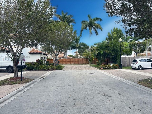 422 SE 34th Ter 422, Homestead, FL 33033