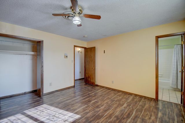 6348 Avenida La Costa NE, Albuquerque, NM 87109
