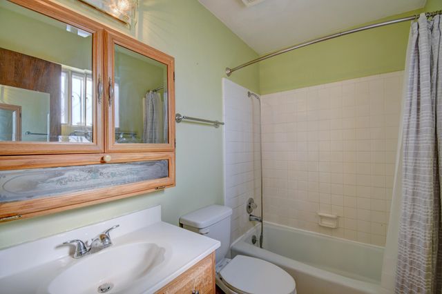 6348 Avenida La Costa NE, Albuquerque, NM 87109