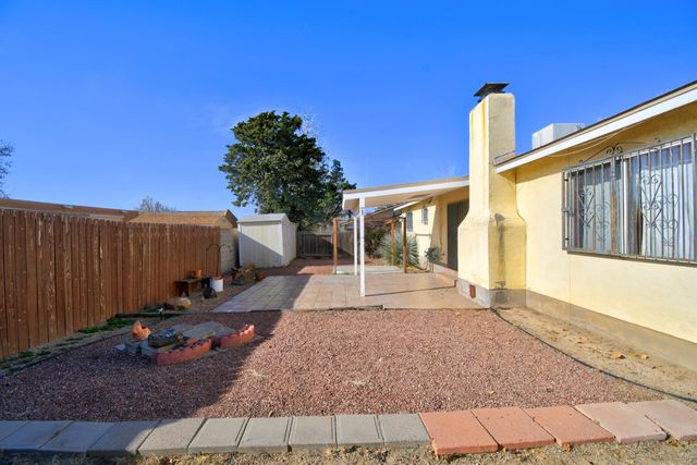 6348 Avenida La Costa NE, Albuquerque, NM 87109