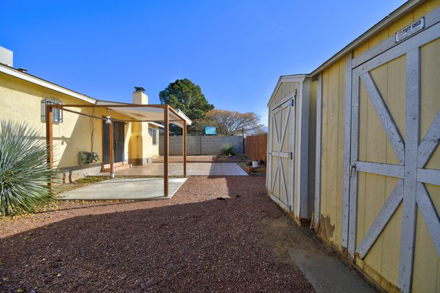 6348 Avenida La Costa NE, Albuquerque, NM 87109