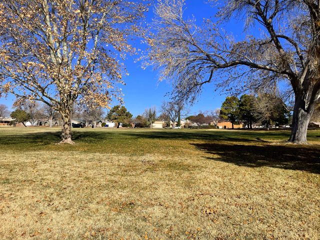 6348 Avenida La Costa NE, Albuquerque, NM 87109