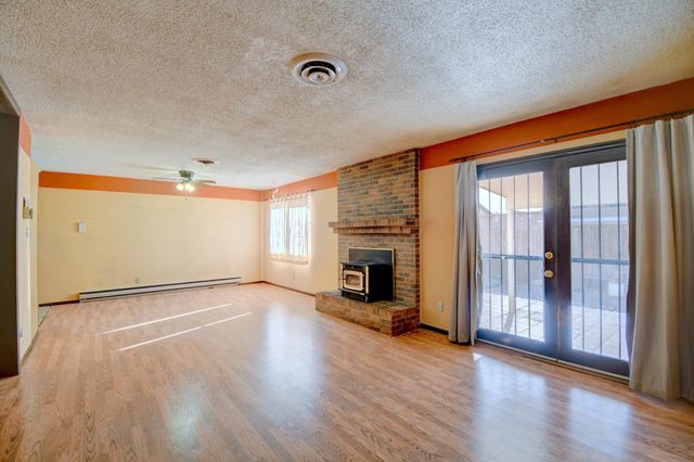 6348 Avenida La Costa NE, Albuquerque, NM 87109