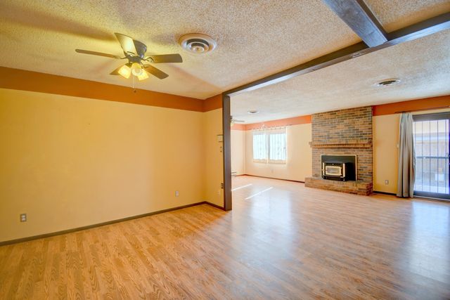 6348 Avenida La Costa NE, Albuquerque, NM 87109