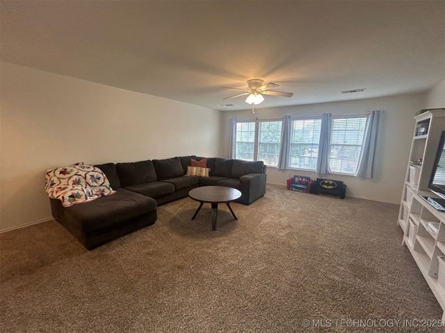 6912 E Galveston Street, Broken Arrow, OK 74014