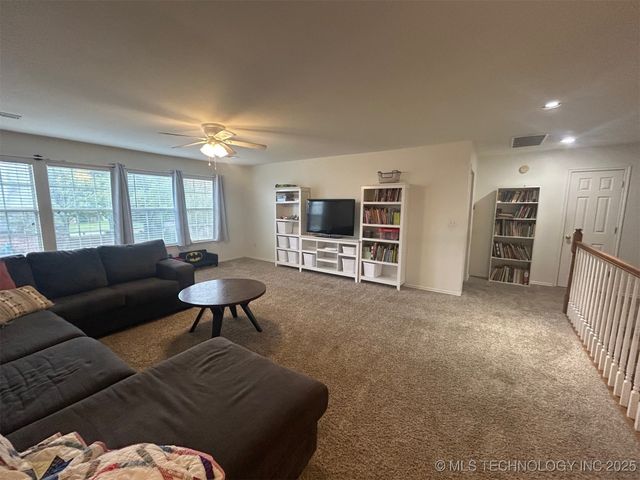 6912 E Galveston Street, Broken Arrow, OK 74014