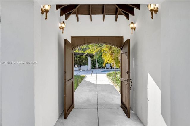 1161 Sunset Dr, Coral Gables, FL 33143