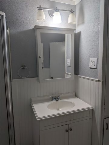 2009 County Road 4619, Athens, TX 75752