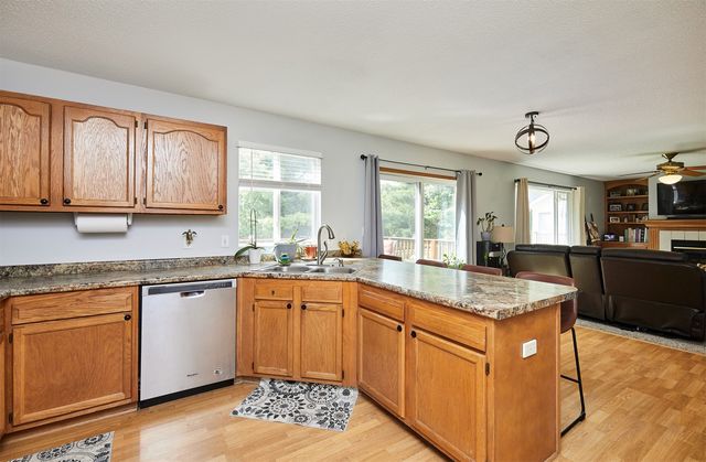 6152 Dakota Drive, West Des Moines, IA 50266