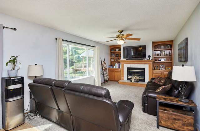 6152 Dakota Drive, West Des Moines, IA 50266