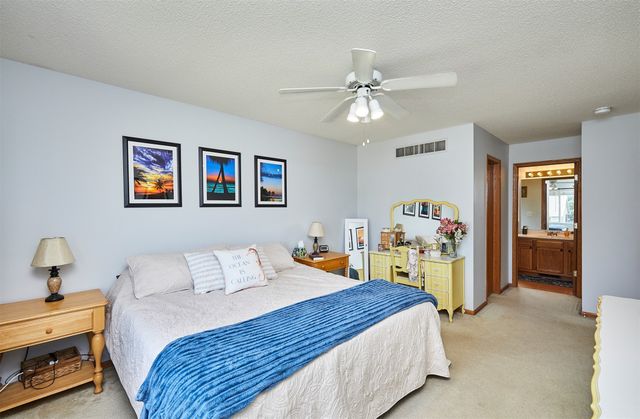 6152 Dakota Drive, West Des Moines, IA 50266