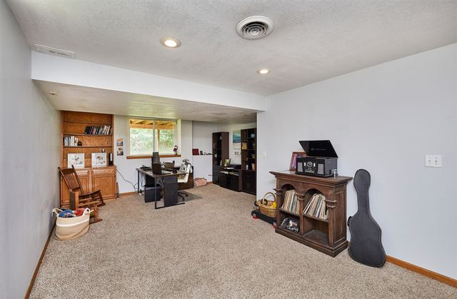 6152 Dakota Drive, West Des Moines, IA 50266