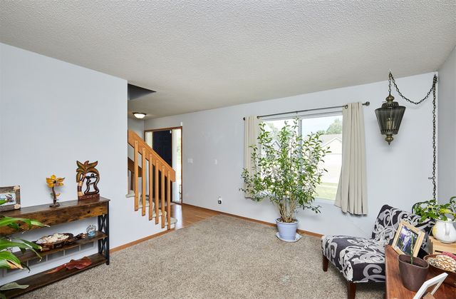 6152 Dakota Drive, West Des Moines, IA 50266