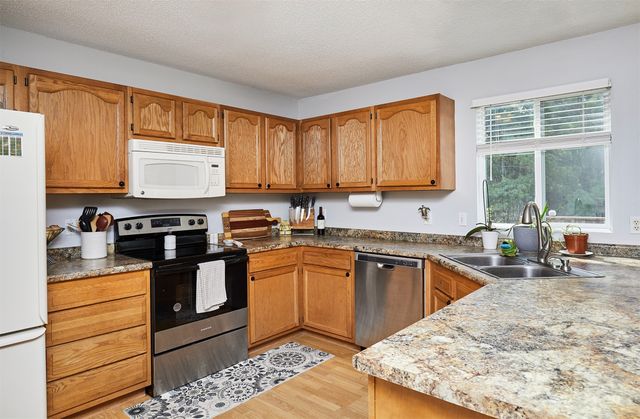 6152 Dakota Drive, West Des Moines, IA 50266