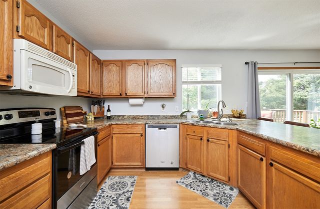 6152 Dakota Drive, West Des Moines, IA 50266