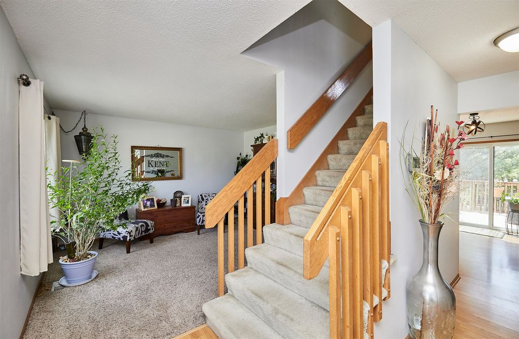 6152 Dakota Drive, West Des Moines, IA 50266