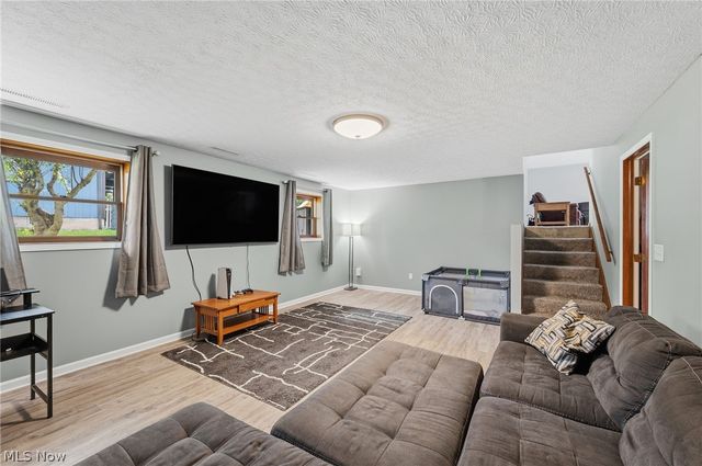 430 Hilltop Drive, Doylestown, OH 44230