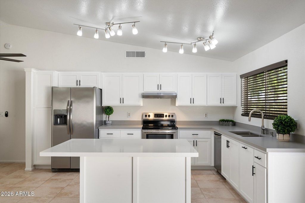 4645 E LA PUENTE Avenue, Phoenix, AZ 85044 — photo 2