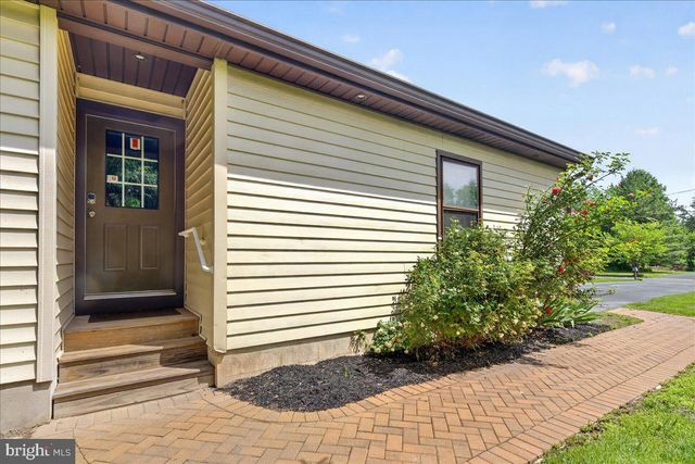 106 JOHNSTONE DR, Pennington, NJ 08534
