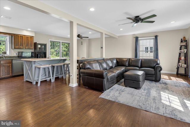 106 JOHNSTONE DR, Pennington, NJ 08534
