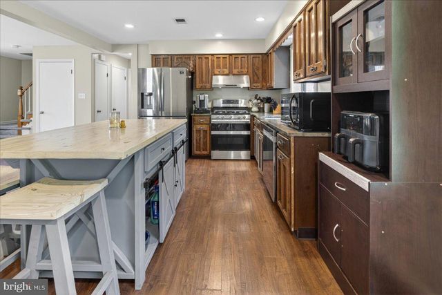 106 JOHNSTONE DR, Pennington, NJ 08534