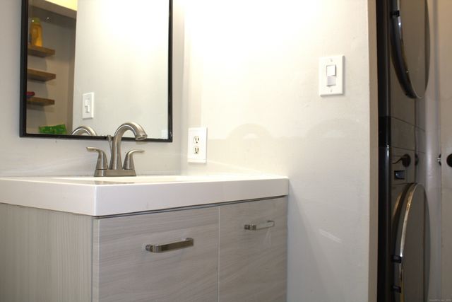 607 Spring Meadow Road 607, South Windsor, CT 06074