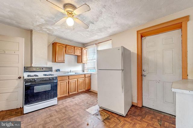 1070 NIAGARA RD, Camden, NJ 08104