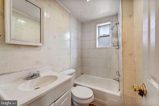 1070 NIAGARA RD, Camden, NJ 08104