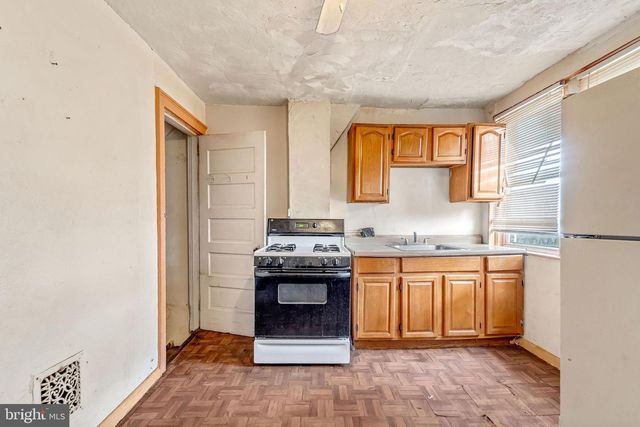 1070 NIAGARA RD, Camden, NJ 08104